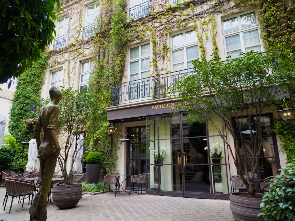 Pavillon De La Reine In Paris Embraces BoutiqueLike Spirit Luxuslife Pavillon De La Reine In Paris Embraces BoutiqueLike Spirit Luxuslife