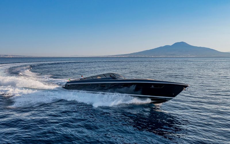 Luxury Yacht: The ITAMA 62RS from the Ferretti Group + Video